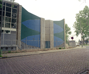 805744 Gezicht op een transformatorgebouw op de hoek van de Van Zijstweg en Fentener van Vlissingenkade te Utrecht.